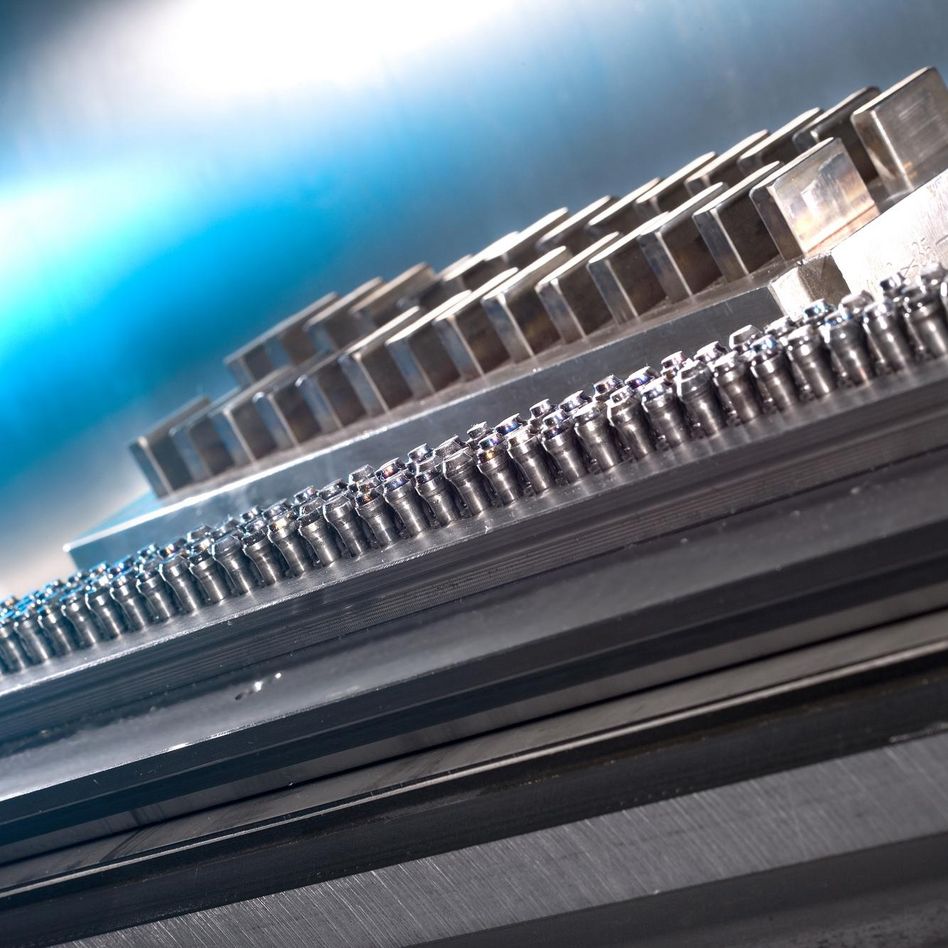 Stempelhalteplatte zur Produktion von Lochblech und Lochblechen